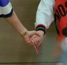 EwG726CUUAAqvem?format=jpg&name=240x240