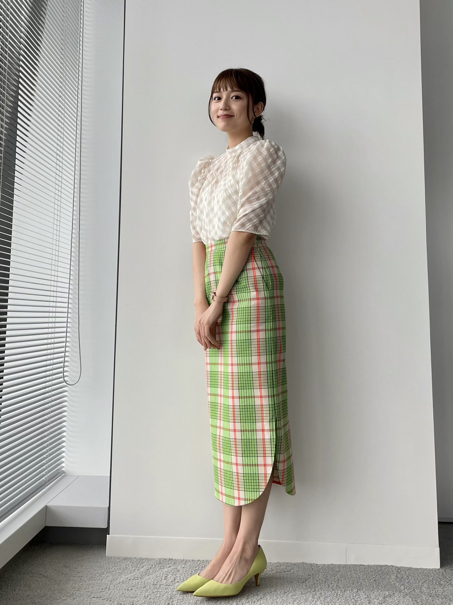 川口春奈スタッフ 公式 皆さま 着飾る恋には理由があって 新しい予告見ていただけましたか 着々とキャストの皆さまも解禁されていますので 発表をお楽しみに そんな着飾りガールこと真柴くるみちゃん クランクインの日の全身コーデです