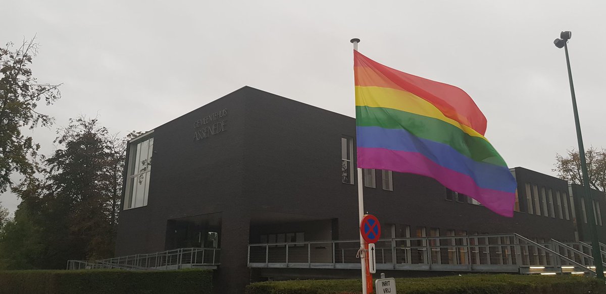 Vandaag wappert de regenboogvlag aan het gemeentehuis. Dat is eigenlijk geen nieuws meer. De regenboogvlag wappert elk jaar een paar keer. assenede.be/nl/nieuws/2021…