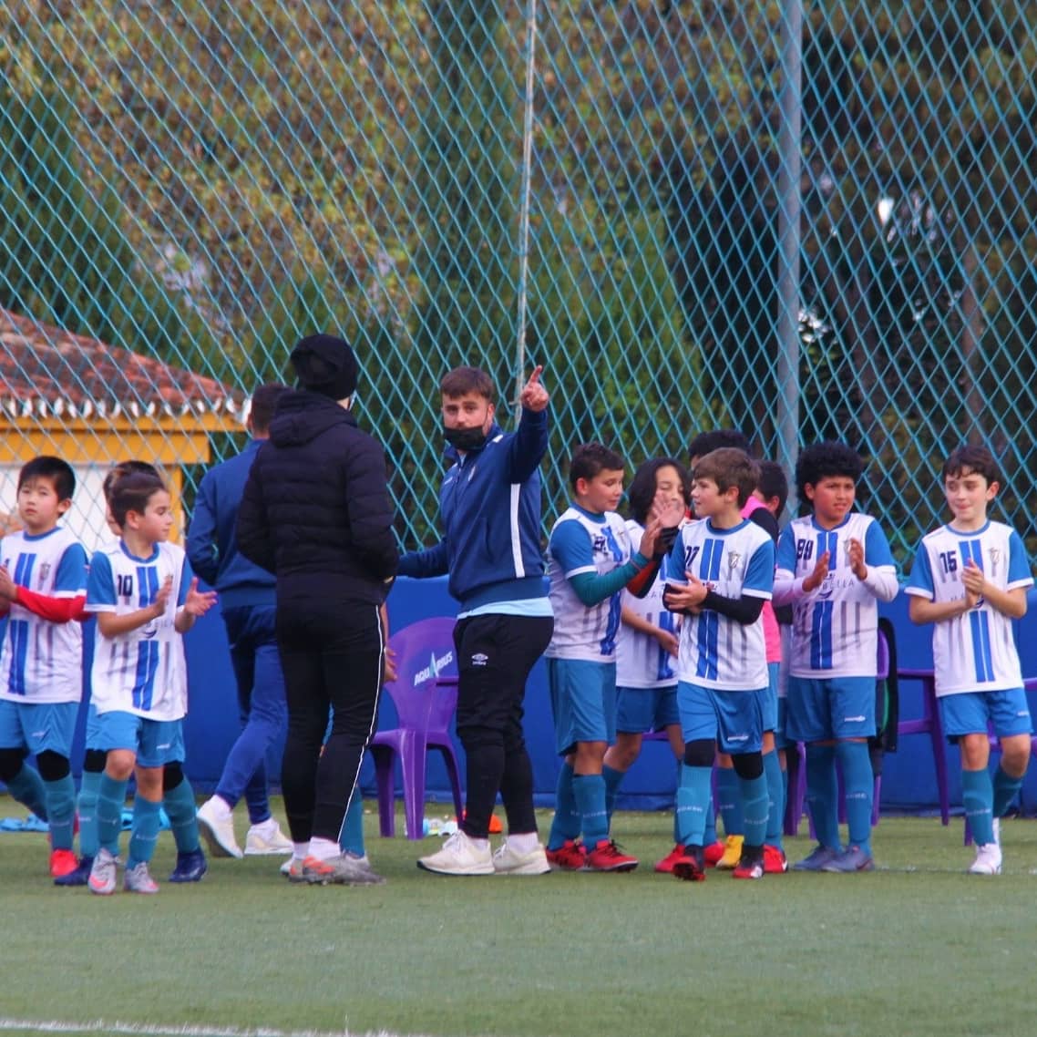PLCompadres's tweet photo. ⚽ Victoria #Alevin4aC
#VázquezCulturalB 2
#CDCompadres 3
⚽⚽ Bihao
⚽ Francisco
Crónica
Partido de chocar, partido en el que el equipo tuvo que dar el máximo para llevarse los tres puntos 💪.
Vamos compadres🔵!!.
#LocuraCompadres
#CDCompadres https://t.co/HW3ORSYfJ9