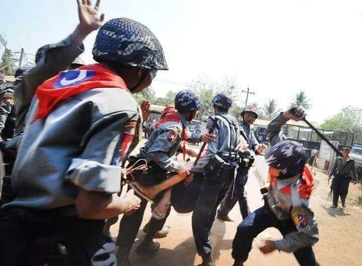 Ladythazintun's tweet photo. @freya_cole Police trying to beat a young girl who is already in bloodbath.
North Oklarpa, Yangon
10.3.2021 https://t.co/O3uB4Z7KBV