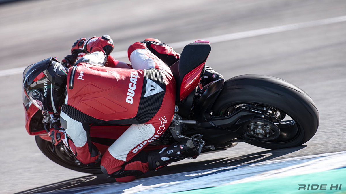 Accela バイク記事紹介 Q なぜスーパースポーツにタンデムシートが付いているのですか A タンデムを可能にしておく利便性を考慮しています また シングルシートでナンバープレート登録の型式認定を取得すると 後からタンデム仕様へ改造する為には