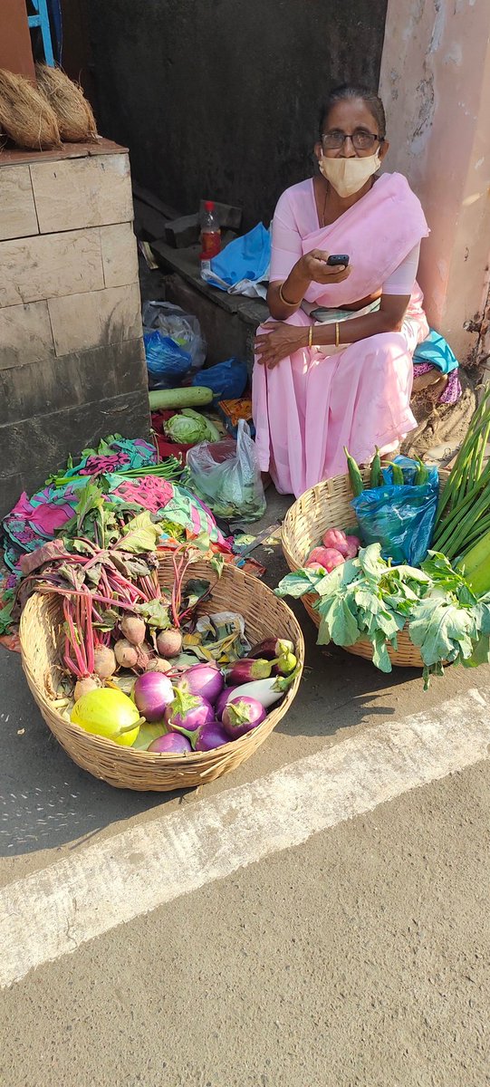 firozeshakir's tweet photo. East Indian lady from Vasai leaves home for #BandraBazar at 6 am by train to sell desi vegetables in our bazar returns home catching a train at 2pm.
I bought #moringo from her 4 for Rs 20
#eastindian
Women's day of struggle is everyday . https://t.co/Gwa280hox3
