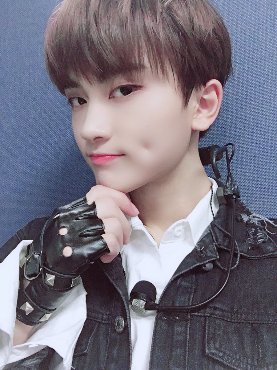 NTX_OFFICIAL_'s tweet photo. ▪️2021. 03. 10 수 PM 8:00 (KST) 

NTX와 함께하는 실시간 영상채팅이 'V앱 LIVE '를 통해 진행됩니다.

NTX의 선물 보따리🎁 코너까지!
많은 참여와 관심 부탁드립니다❤️

🔻 Link
https://t.co/WoqIDipzzV

#형진 #윤혁 #재민 #창훈 #호준
#기현 #로현 #은호 #지성 #승원 https://t.co/gWVETwWZQV