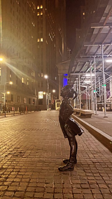 4 pic. #FearlessGirl https://t.co/eKkQ2wGzJS