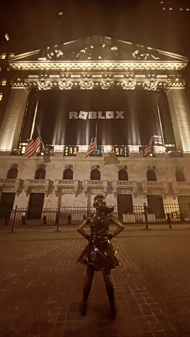 2 pic. #FearlessGirl https://t.co/eKkQ2wGzJS