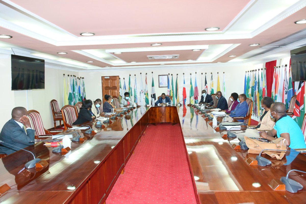 CogChair's tweet photo. This morning, I will Chair a full Council meeting to discuss the roll out of the COVID19 vaccine in the Counties, disbursement of equitable share and other pertinent issues affecting County Governments.
I will address the media on resolutions made at 1PM #DevolutionToday https://t.co/nnPdm1nFN4