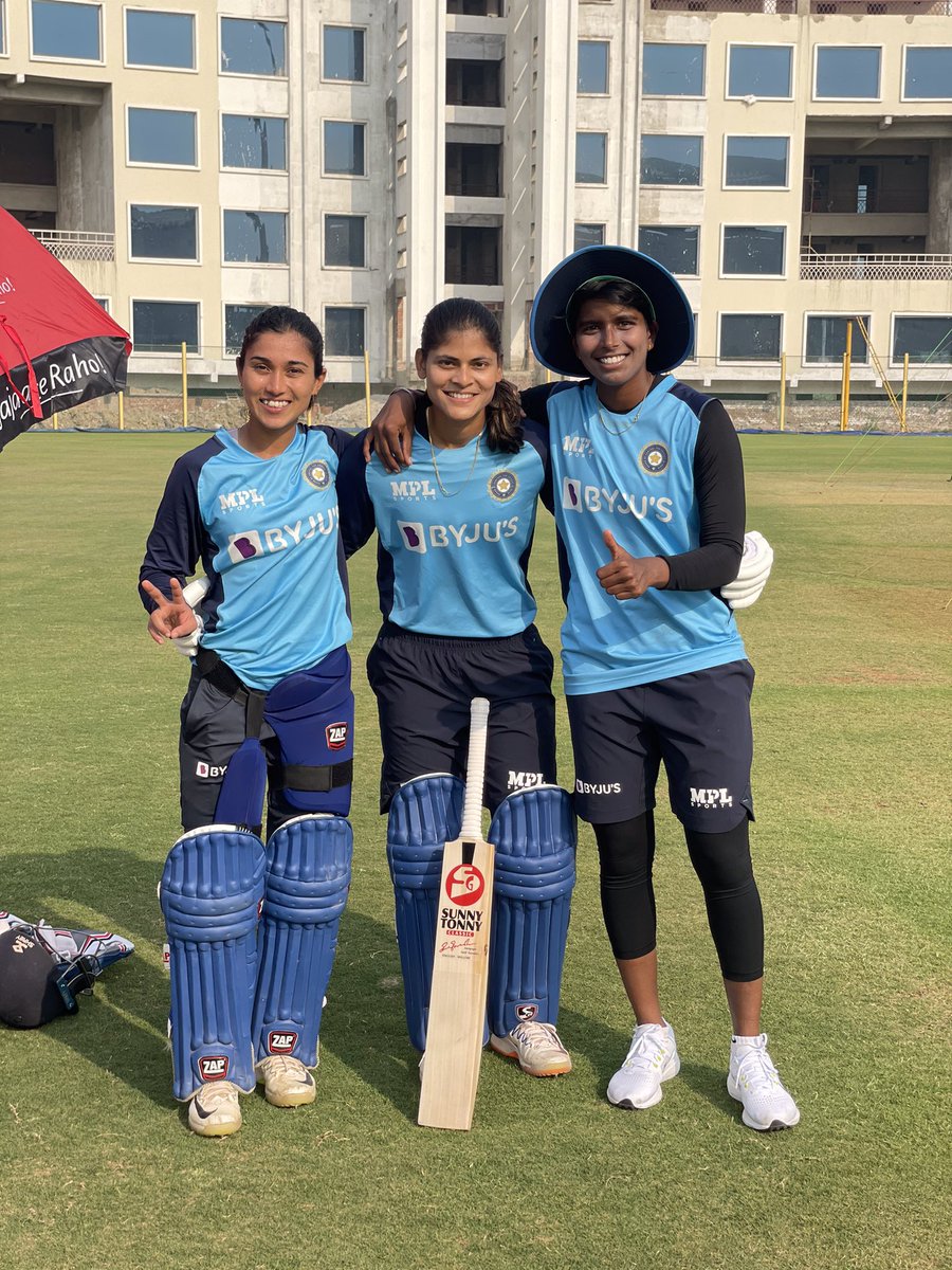nuzparween786's tweet photo. Happy Faces 🤩
#indiacricketteam #bcciwomen #nuzhatparween #cricketforever #dowhatyoulove #lovewhatyoudo #ssparksports #zapsports https://t.co/KRalpy12oV