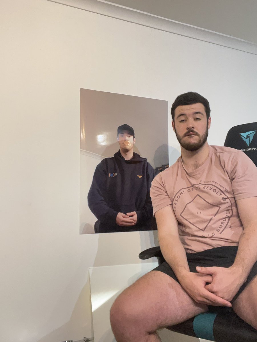 Zogsters's tweet photo. Single btw https://t.co/6AZ1Q5YxQY