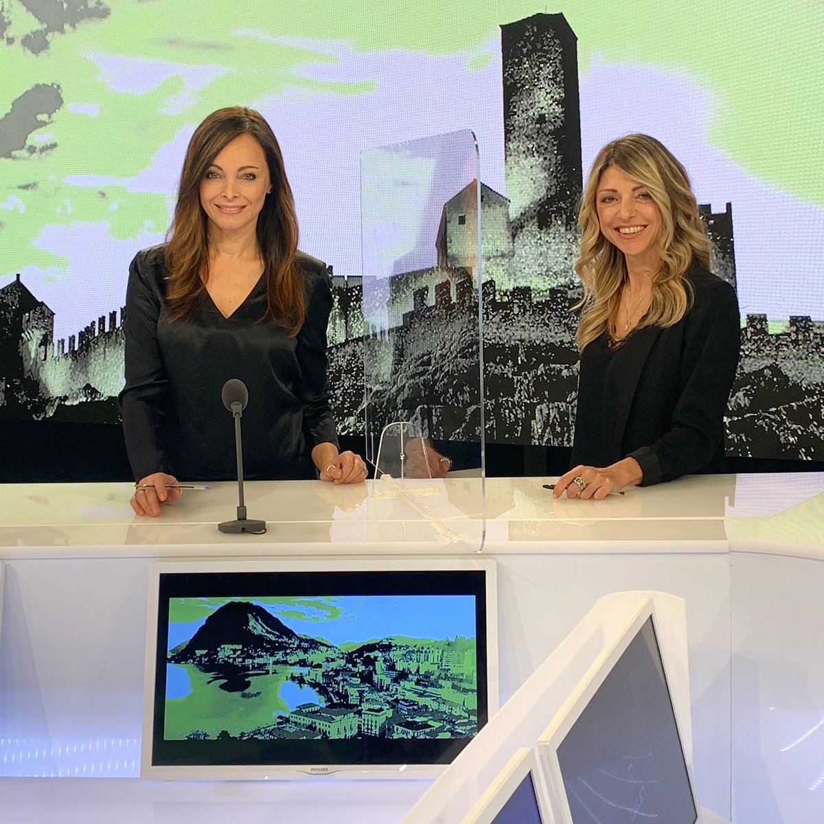 Stasera 19.30 “fuori in 5 minuti”
con <a href="/CarolineR0th/">Caroline Roth</a> e <a href="/lupeiam/">Laura Zucchetti</a>