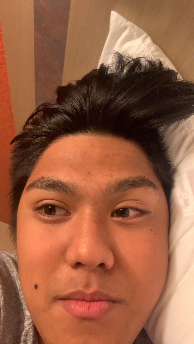 eybeebeewae's tweet image. Batang di makapag-casino sa Vegas. 😂 so they ended up asking me what I wanted them to buy for pasalubong. #under21problems