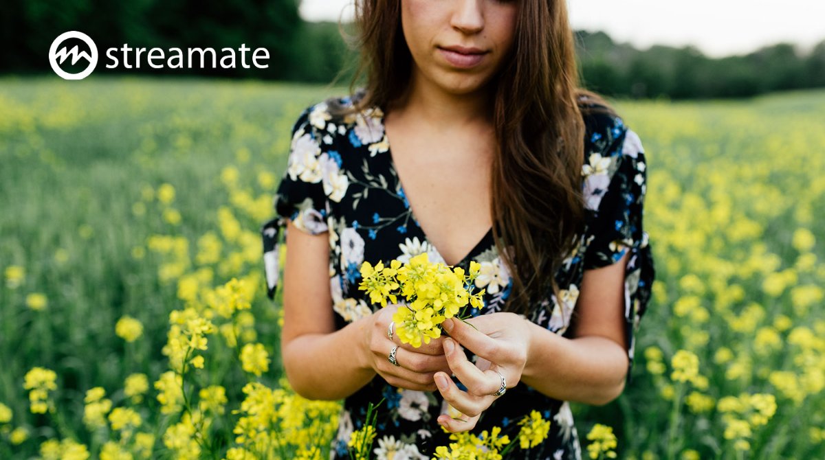 StreamateUK's tweet photo. 💐Spring is here!
So why not make the most of it? Why not become a camgirl and start making money so you can enjoy Summer?
#streamatemodels #streamateUK #camjobs #UK #webcamjobs #webcammodeling #adultjobs #britishmodels https://t.co/93tRsQF0rI