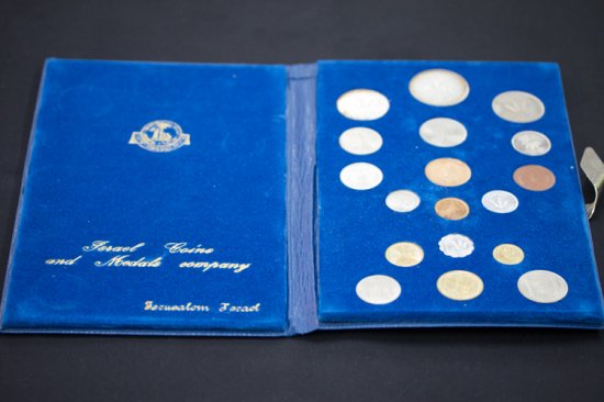 Leocoins_com's tweet image. イスラエル ミントセット 1949年~1963年18種

イスラエルやイギリス、イタリアのプルーフセット、ミントセットを買取しています。 
即日査定しますのでお気軽にご連絡ください。

LEOCOINS.COM | アンティークコイン 外国金貨 外国銀貨の販売買取
#Israel #mintset
leocoins.com/?pid=120326204