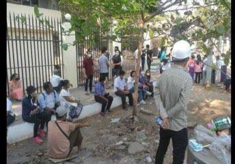 MilkTeaMM_MTAM's tweet photo. One of the arrested protestor was killed by the Terrorists in Insein Prison. Dead body was sent as unclaimed body to the hospital. All the arrested people are not safe now. Terrorists killed by beating to Death and torture with many cruel ways.
#WhatsHappeningInMyanmar
#Mar10Coup https://t.co/T8Wegd2b0k