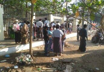 MilkTeaMM_MTAM's tweet photo. One of the arrested protestor was killed by the Terrorists in Insein Prison. Dead body was sent as unclaimed body to the hospital. All the arrested people are not safe now. Terrorists killed by beating to Death and torture with many cruel ways.
#WhatsHappeningInMyanmar
#Mar10Coup https://t.co/T8Wegd2b0k