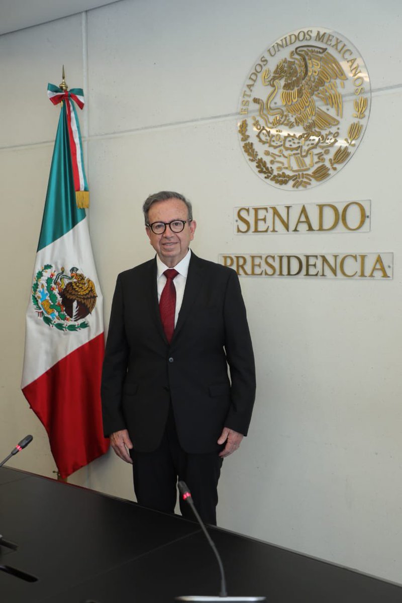 MarcOsuna_'s tweet photo. ¡Felicidades mi senador! Todo mi afecto y reconocimiento, soy cierto de que darás todo de ti mismo para el bien de nuestra República. Maestro, @HMGalindoQ enhorabuena. https://t.co/h3NxALouf6