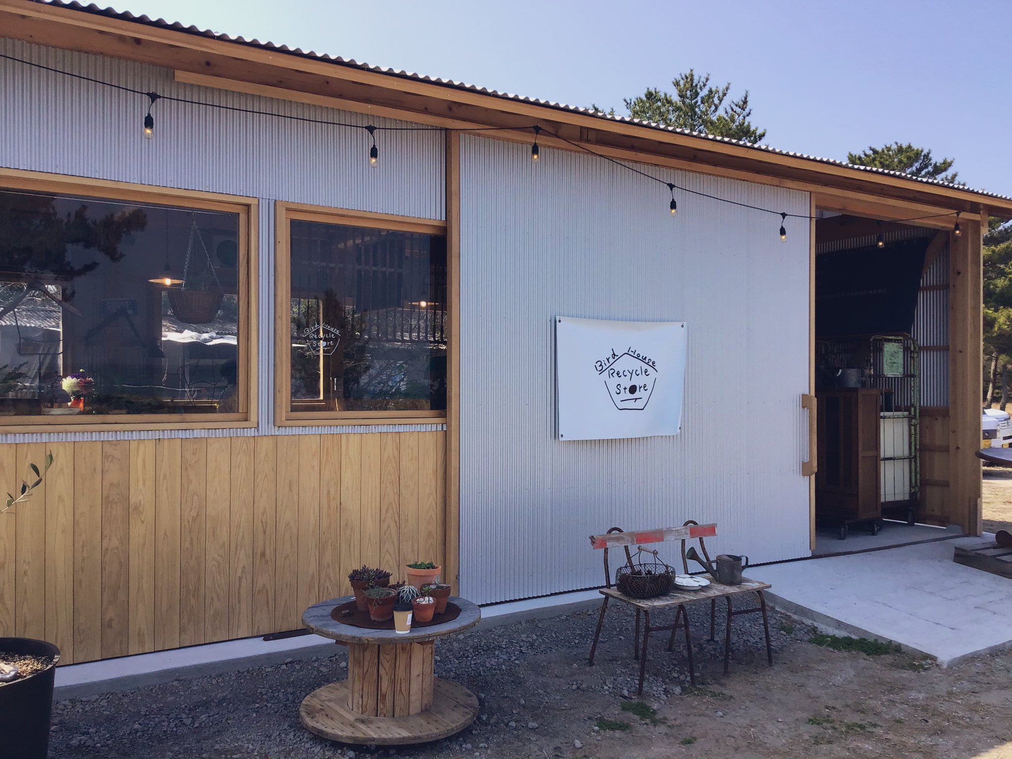 国東 木工房hana はなcoffee はなカフェ そしてコチラへ アンティークエリアが新設されており 隅から隅までお宝探しを楽しめます T Co M2aeqvnpwv 国東 国見 海辺と珈琲ことり バードハウスリサイクルストア T Co Aohkewujl0