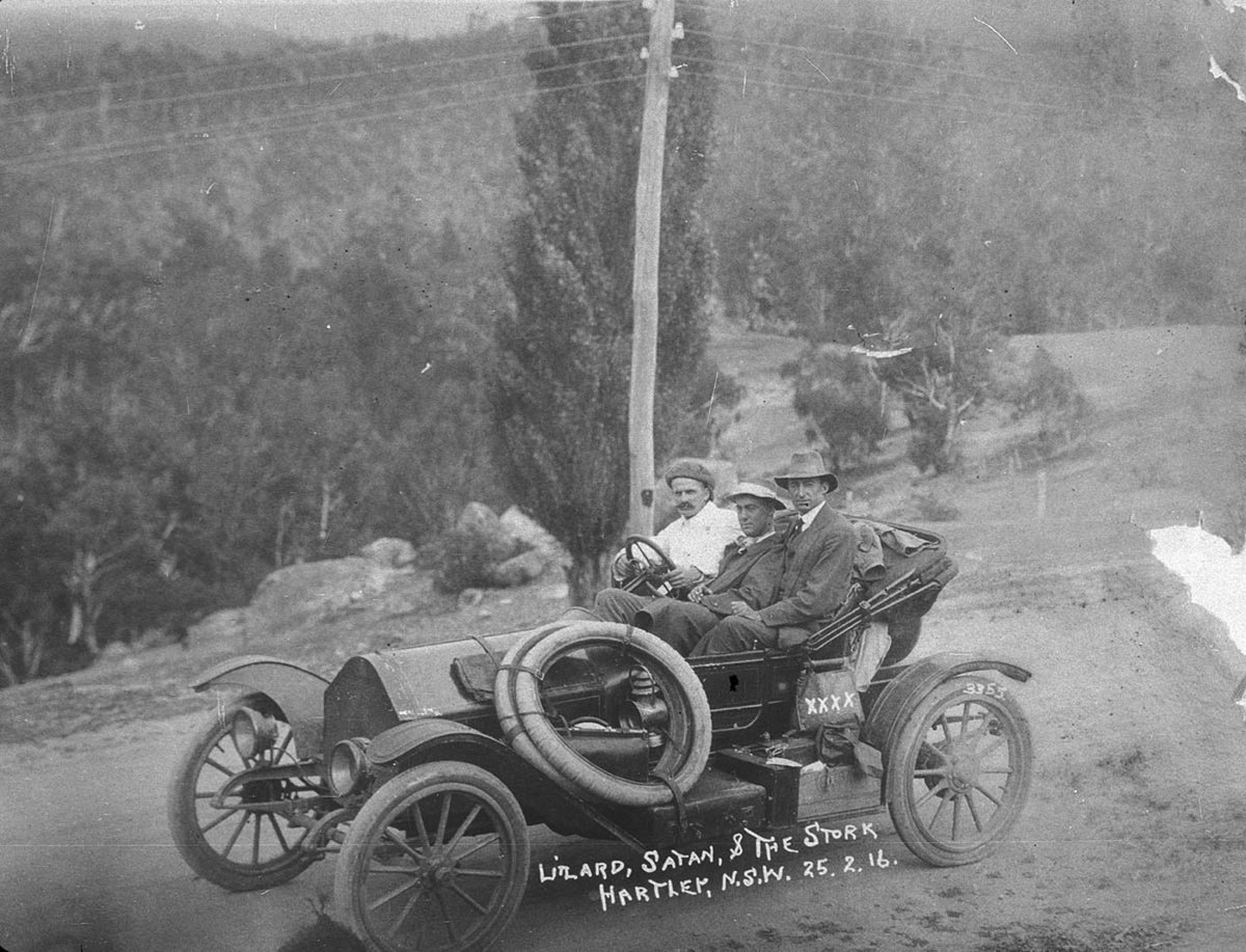 AskrozBM's tweet photo. HISTORIC SNAPSHOT ~ Overland car in Hartley in 1909-1910 with 'Lizard, Satan, &amp; The Stork. You have got to love the nicknames, so Australian.

Source: State Library NSW

✒️ SUBSCRIBE to Ask Roz Blue Mountains
https://t.co/9z0ku2U5Me click on "subscribe" https://t.co/qNfFYoM3BD