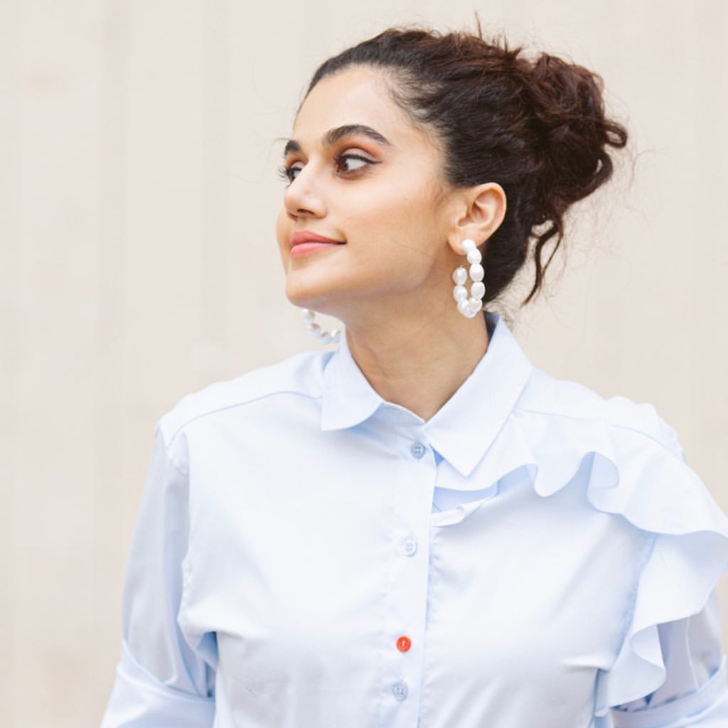 #wednesdaythought 

<a href="/taapsee/">taapsee pannu</a> inspiring us to carry the pearls for both office and party, and nail the look anyways.
How would you prefer? Let us know!

#Bellofox Pearl Earrings and Hoops.
.
.
.
#Earrings #Pearl #TaapseePannu #Bollywood #bollywoodactress #celebrity #fashion #style