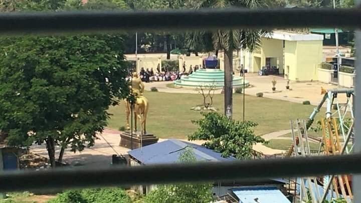 Nov19944's tweet photo. Red Zone 🚨#NorthOkkalapa 
-About 400 young protesters were arrested and most of them are girls.
-One was injured with real bullets.
-Terrorists command the arrested people to kneel down and even slapped and kicked their faces.
JUNTA BESIEGING
#WhatsHappeningInMyanmar
#Mar10Coup https://t.co/LAFGyJbAbD