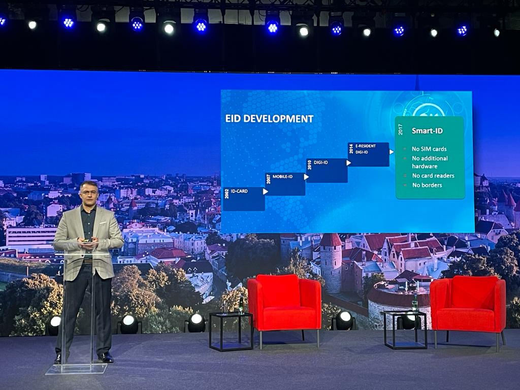 e_estonia's tweet image. SK ID Solutions sharing how the #SmartID authentication service was launched with Baltic countries’ biggest banks. During the global #pandemic, a new biometry + AI-based onboarding method for this was introduced. 

#eEstoniaDigitalDiscussions 👉 e-estonia.com/digital-discus…