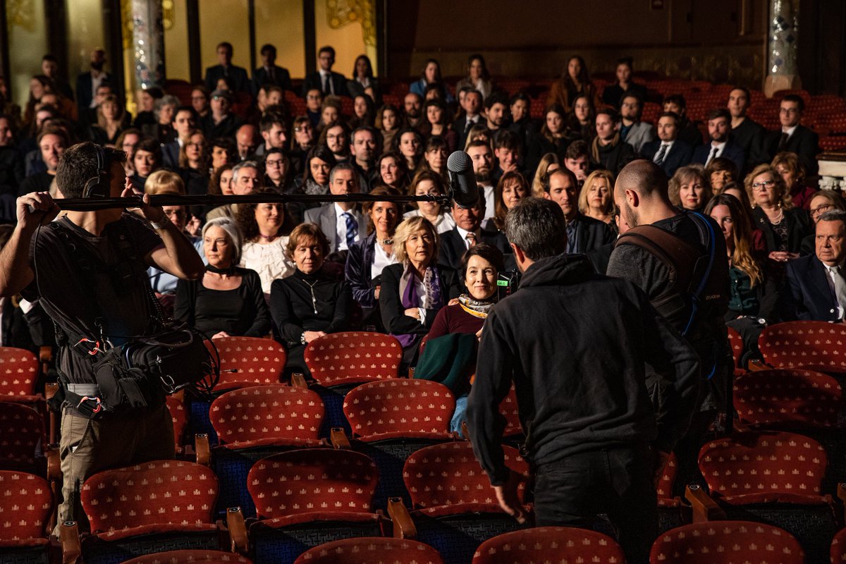 El día que hicimos el preestreno de Vera en el Phenomena, muchas personas quedaron admiradas con el sonido del cortometraje. Y no es para menos... Detrás de cada plano, estaba el trabajo minucioso de Leo Dolgan, Mafalda Alba y <a href="/nilpages/">Nil Pagès</a>, el mejor equipo de sonido! 🎙🎧