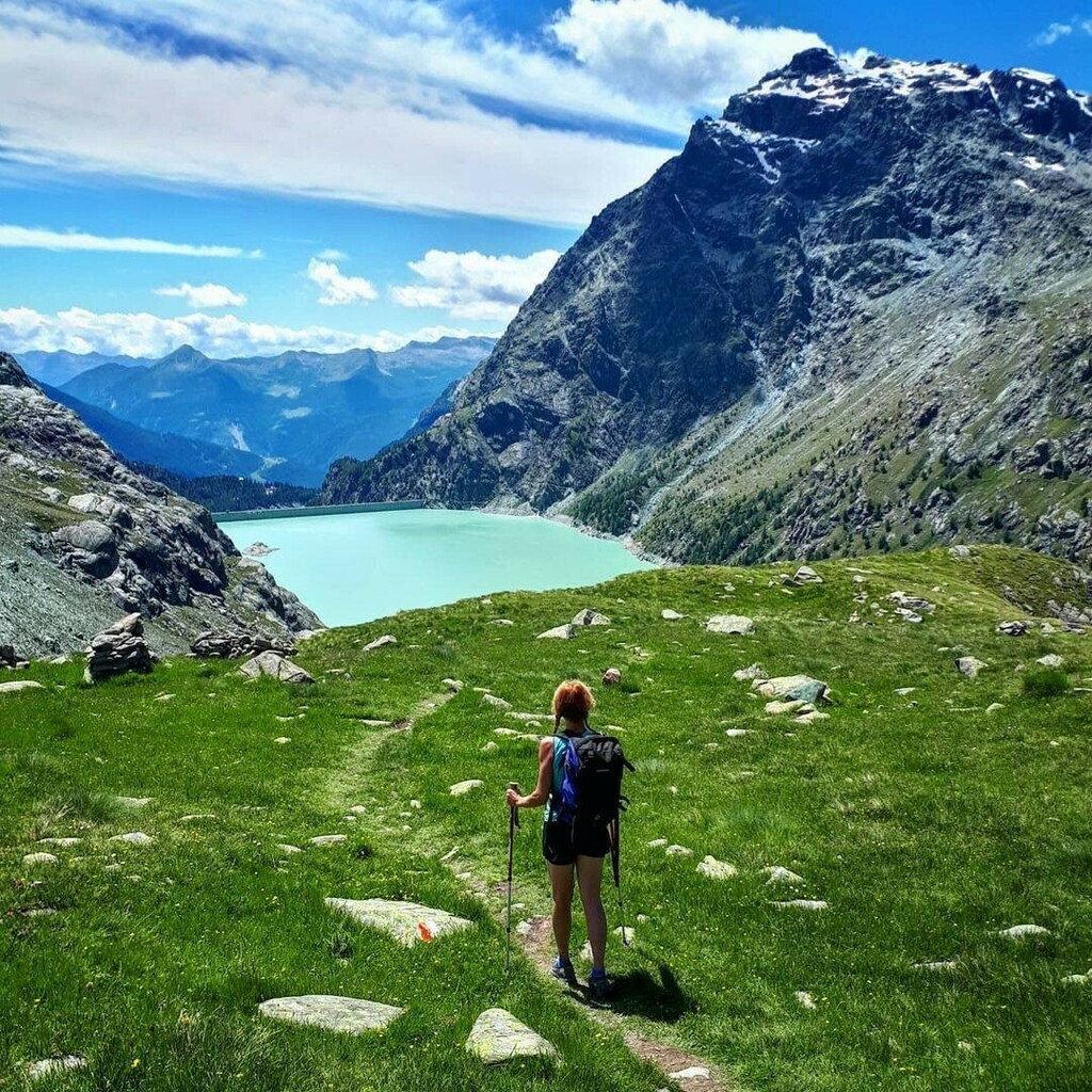 InstaValmalenco's tweet photo. @_viv___c
.
#valmalenco #valmalencoparadise #inlovewithmountains #donnedimontagna #mountainwomen #montagnedilombardia #escursionismoit #choosemountains #feelthealps #italianalps #alpiretiche #laghettialpini #camminareinmontagna #cimafontana #digadigera … https://t.co/8ebW27QcCf https://t.co/RiGXW6Lldf