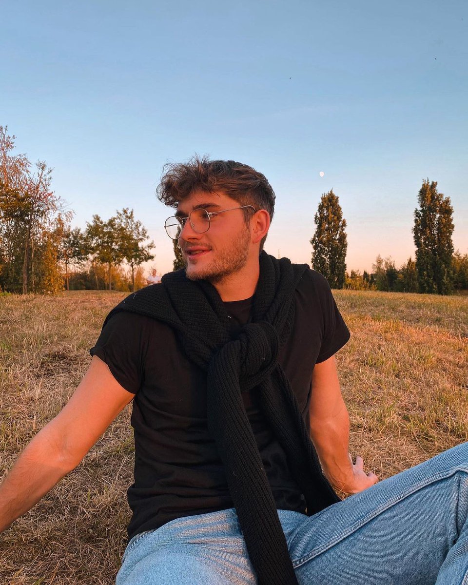 –🍁
"𝙉𝙚𝙘𝙠 𝙠𝙞𝙨𝙨𝙚𝙨, 𝙘𝙤𝙛𝙛𝙚𝙚 𝙙𝙖𝙩𝙚𝙨 &amp; 𝙢𝙞𝙙𝙣𝙞𝙜𝙝𝙩 𝙘𝙖𝙧 𝙧𝙞𝙙𝙚𝙨".