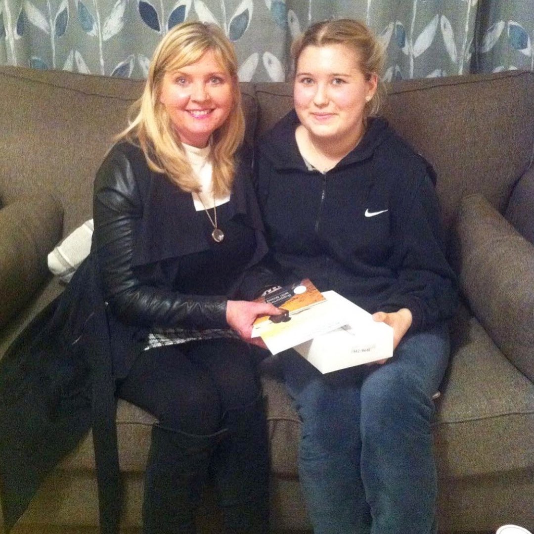 A_Gift_To_Lift's tweet photo. ⭐️W I S H ~ W E D N E S D A Y⭐️

Throwback to when we met the lovely Jade and gifted her an IPad during her treatment. 💛 https://t.co/TJFhZFHFue