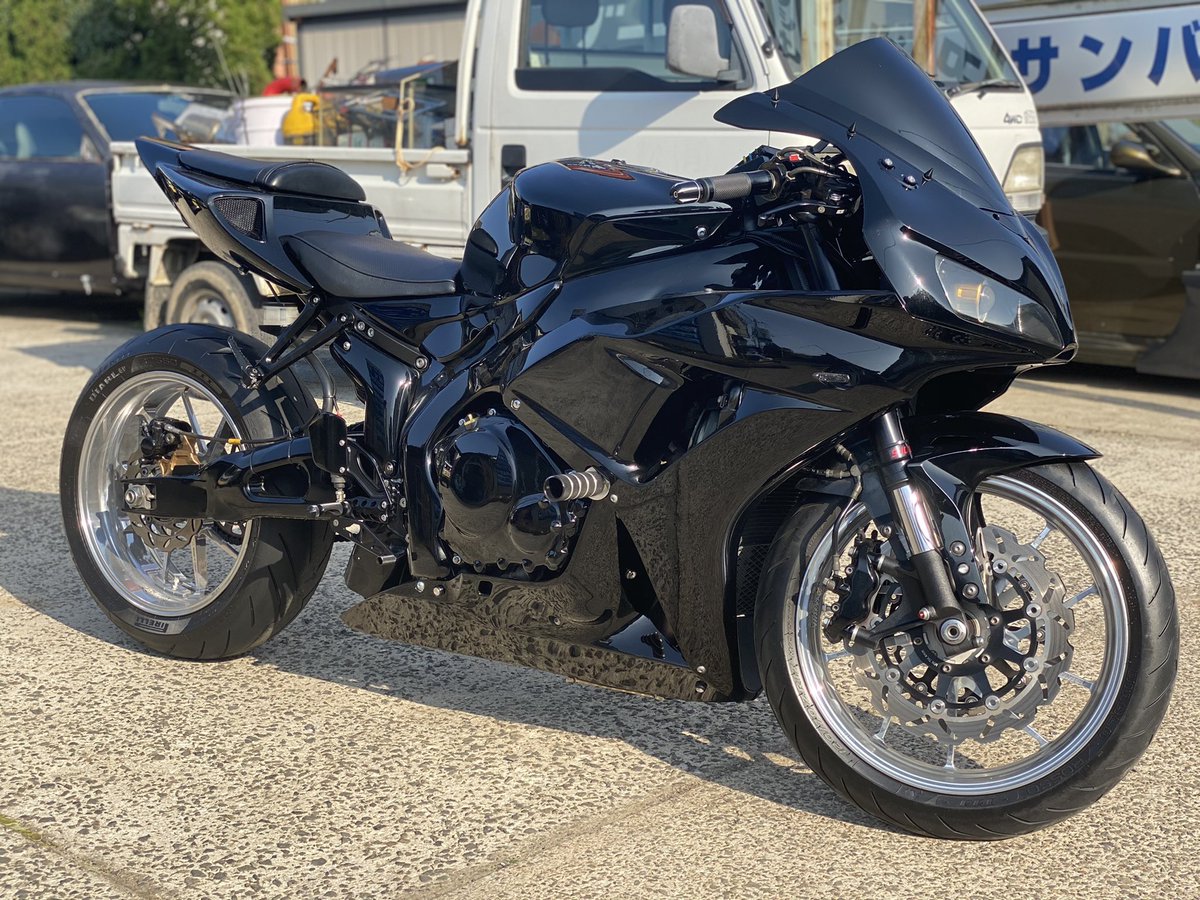 evolution6939's tweet photo. 自分に誕生日プレゼントでバイク買っちゃった！！！
CBR1000rr🥺乗るの緊張する...とりあえずミラー買わなきゃ！ https://t.co/93KXzPUQlg