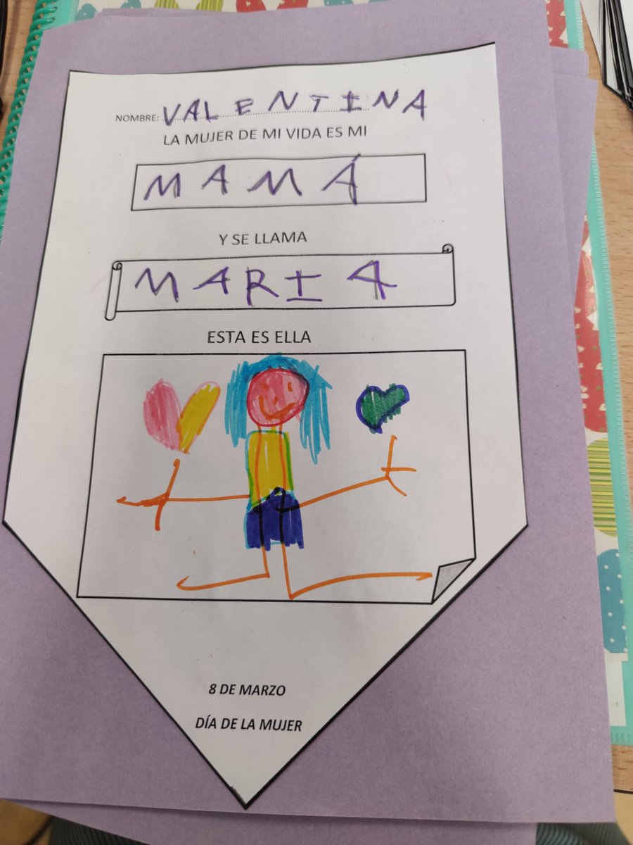 elpalmarillo's tweet photo. Esta semana seguimos trabajando por la #igualdaddegenero 💜 🚻 y poniendo en valor el papel de la mujer. 
¿Cuál es la mujer de tu vida? 🤔
Mi MAMÁ. 
Los peques de 4 años lo tienen claro 😍 https://t.co/3L6i6r7Yva
