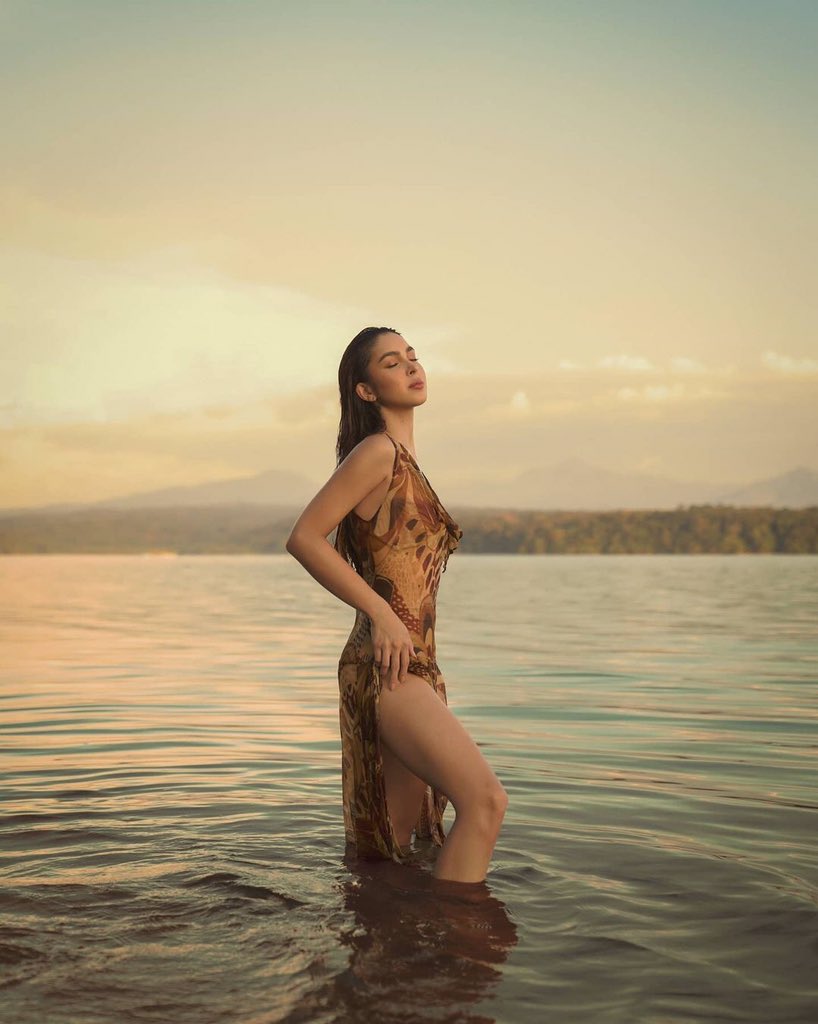 baerrrettos's tweet photo. julia barretto is serving, your honor | @barrettojulia 

JustJuliaXXIV https://t.co/qaY9GnTmXL