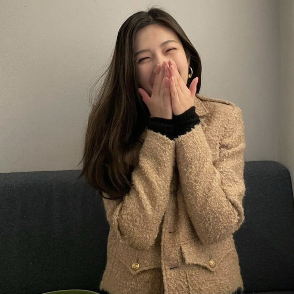 sooyoumng's tweet photo. Thinking about something delicious we will have for dinner tonight, make me smile out from ear to ear. https://t.co/NWtJvX6XeF