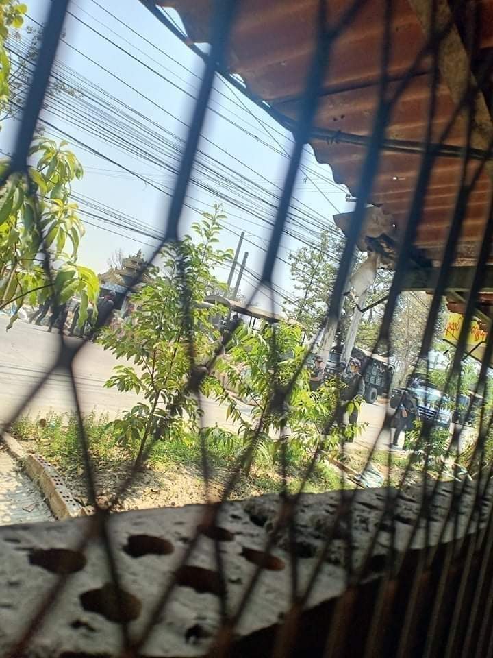 Nov19944's tweet photo. North Okkalapa Township in Yangon is in Red Zone.🚨
About 30 of junta terrorists’ trucks have arrived.
Please Save #NorthOkkalapa 

JUNTA BESIEGING
#WhatsHappeningInMyanmar
#Mar10Coup https://t.co/lcmG6ebPdC