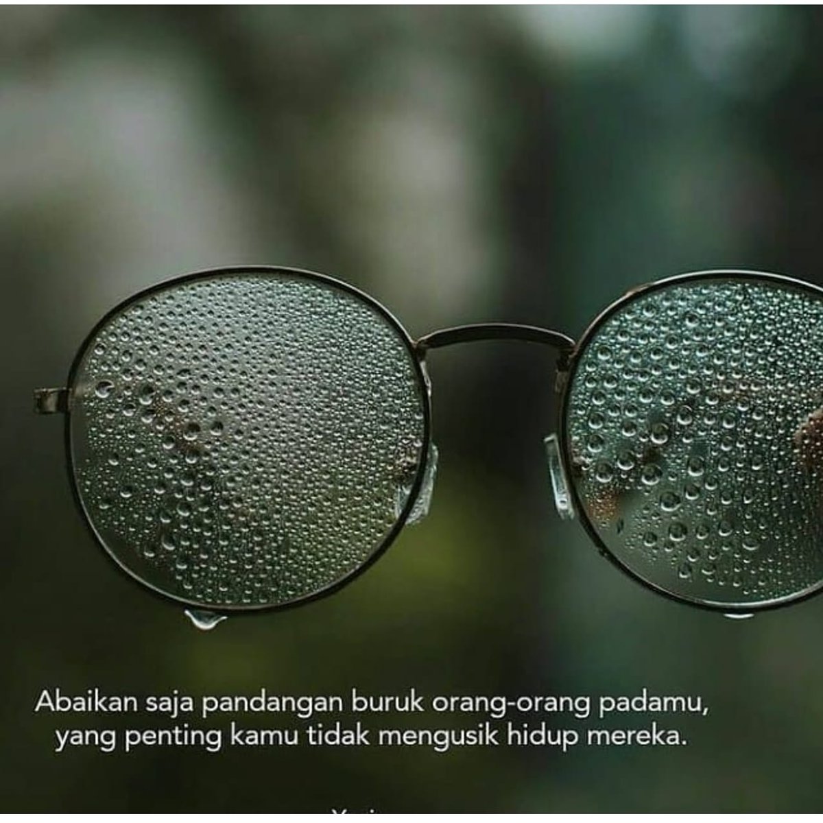 kata2bijak's tweet photo. Abaikan saja pandangan buruk orang2 padamu yg penting kamu tidak mengusik hidup mereka https://t.co/QnffR0fCd6