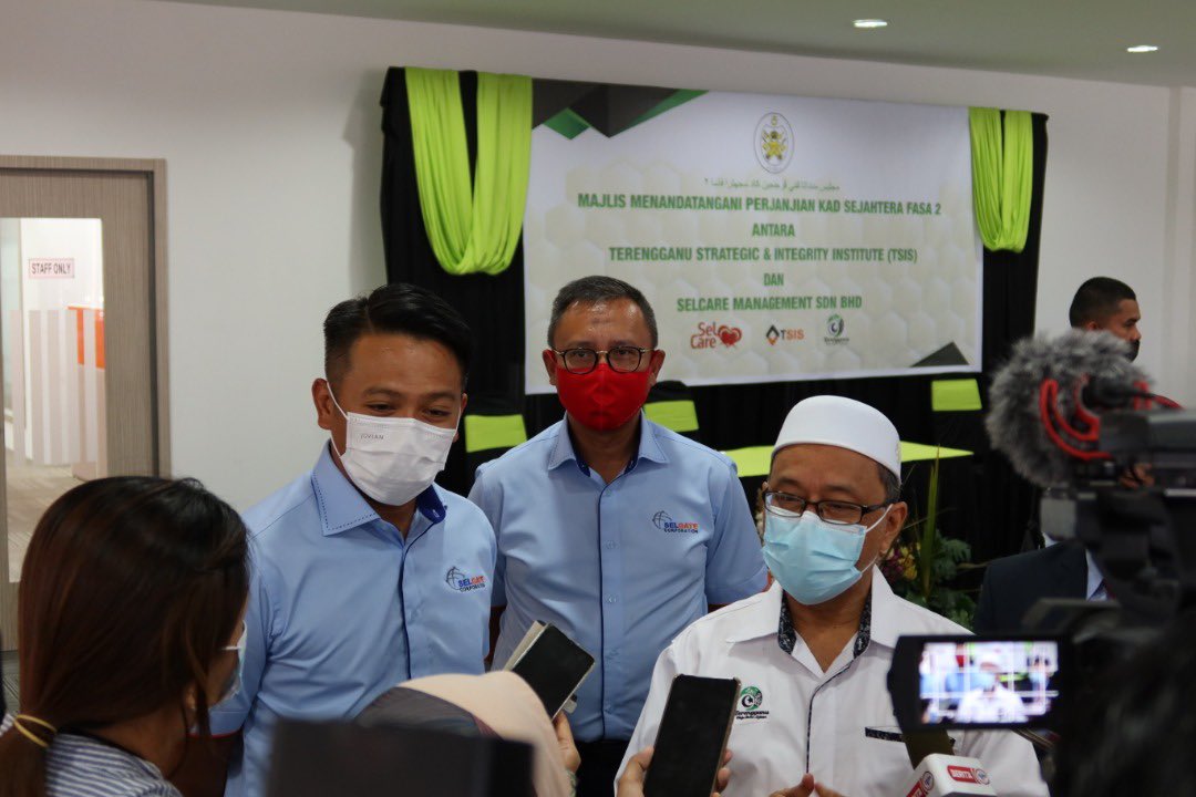 selgategroup's tweet photo. #INFO Majlis menandatangani perjanjian bagi Program Kad Sejahtera Negeri Terengganu di antara TSIS dan SELCARE Management SDN. BHD.

#Selcare
#SelcareStateProgramme
#SelcareManagement
#TSIS
#KadSejahtera https://t.co/ipdzEp1U7v