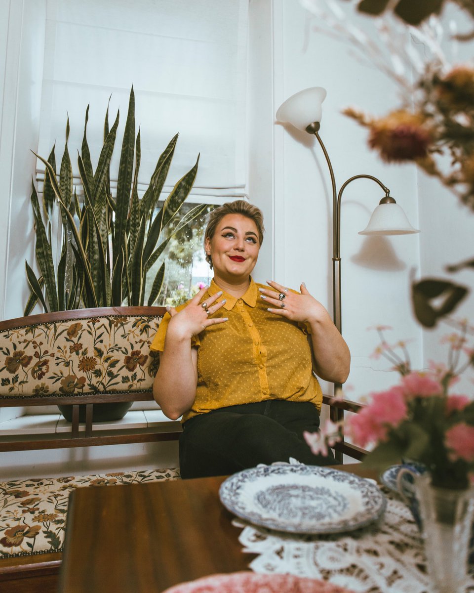 MY DARLINGS! ♥️ My debut EP ‘Lilies and Dragonflies’ will be out this Friday! And it feels so unreal. Let’s get a little sentimental because boy, oh boy. I’m so HAPPY! It doesn’t feel like the end of a creating process, but as the ever so first beginning. With much more to come!!