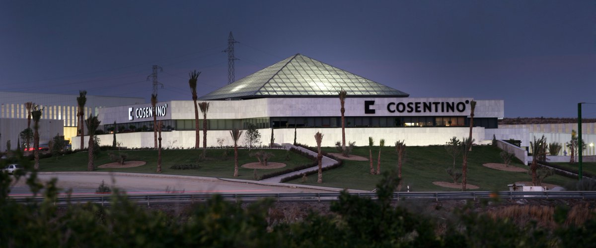 FSola_Cristal's tweet photo. El #vidrio dota al espacio de total luminosidad y estética. Un ejemplo de ello son las #oficinas de @GrupoCosentino en las que @FSola_Cristal utilizó #DobleAcristalamiento con #ControlSolar #Templado y #Laminado
#fstem #fsconfort #vidrio #project #architecture #design https://t.co/dIRBy89jE9