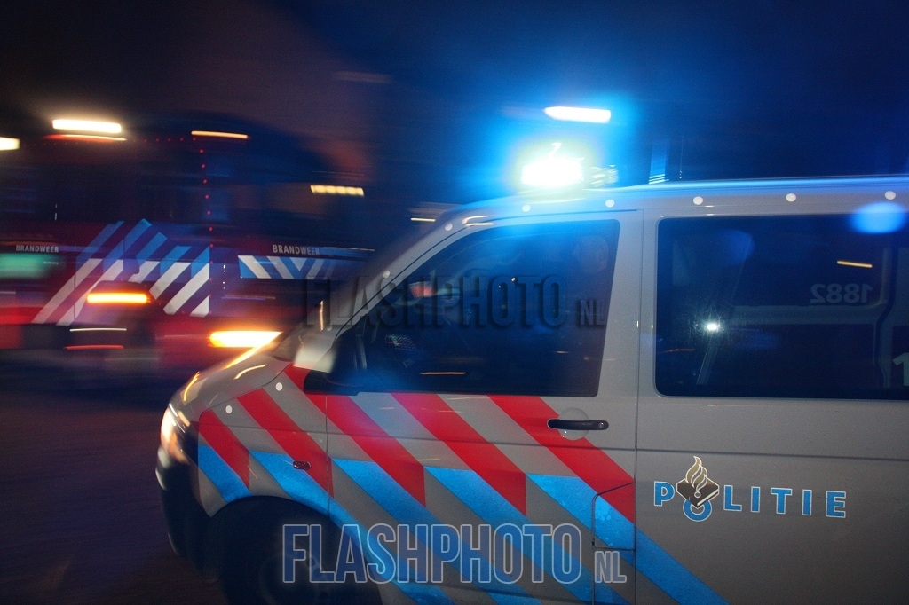 flashphotoNL's tweet photo. Vlaardingen - Hennepkwekerij ontdekt na brand in woning: → https://t.co/WgYtCwq6ea https://t.co/vk4DuhZ9XZ