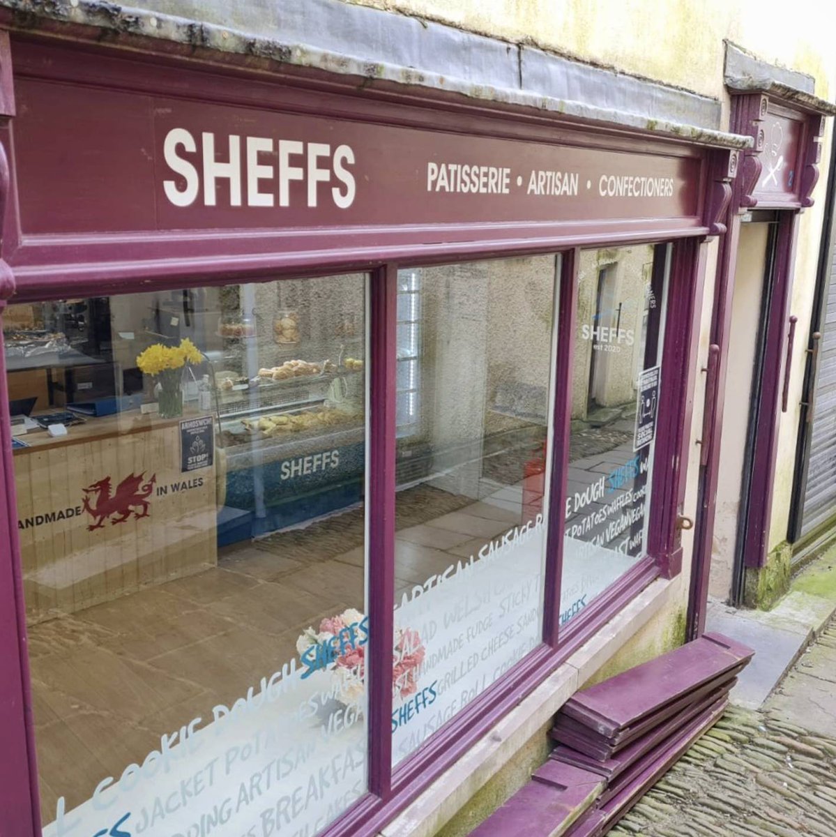 Sheffs Bridgend is open for Takeaway &amp; Delivery.
Serving fresh pasties, cakes, pastries &amp; sandwiches

Find us on the old stone bridge
Mon - Sat, 8 till 4

#sheffs #handmadeinwales 
#bridgend #shoplocal