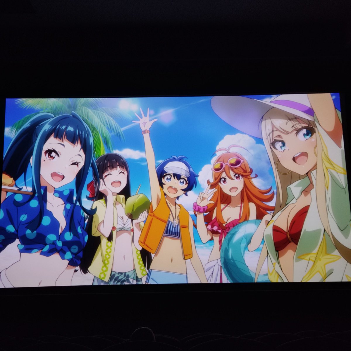 ナナシス見に行ってきた〜
なんかもう色々感慨深い…
ナナシスの幕張メッセのライブを思い出したし、自分がアイドルやってた時の景色を思い出したりして、二重に泣けた…