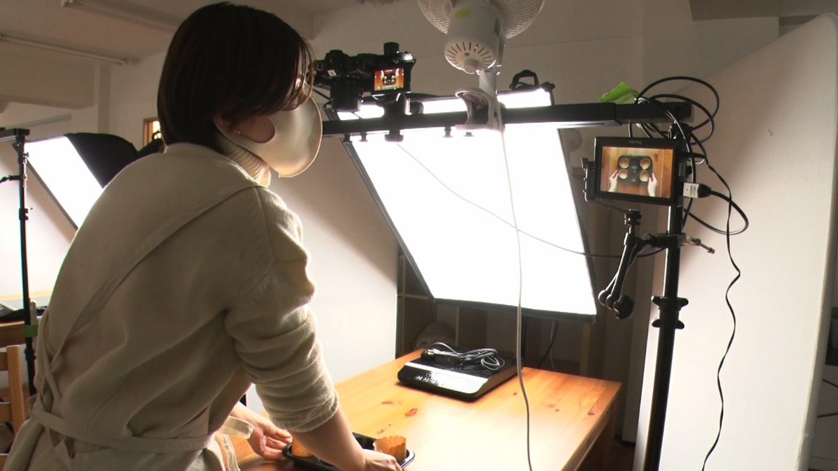 cambrian_palace's tweet photo. 【今夜10時からレシピ動画サービス「#クラシル 」】
レシピの常識を覆し、約1分の動画でまとめたクラシル。
その数は４万本以上、アプリ利用者は2800万超。
とにかく「作りたくなる」と大人気。
堀江社長に密着すると、驚きの行動を繰り返していた。
今夜はとことんお客のことを考えるクラシルの全貌！ https://t.co/T6NPjDWp9P