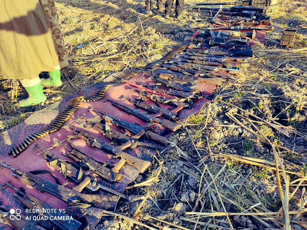 HQNigerianArmy's tweet photo. OP TURA TAKAIBANGO: TROOPS CLEAR CHIKUN GUDU, KERENOA AREAS IN BORNO STATE 
Kill scores of BHTs/ISWAP terrorists, capture arms, ammunition
https://t.co/qrzZN6VtP8 https://t.co/9y1wMjhcLU