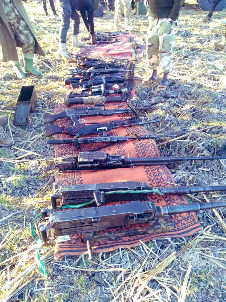 HQNigerianArmy's tweet photo. OP TURA TAKAIBANGO: TROOPS CLEAR CHIKUN GUDU, KERENOA AREAS IN BORNO STATE 
Kill scores of BHTs/ISWAP terrorists, capture arms, ammunition
https://t.co/qrzZN6VtP8 https://t.co/9y1wMjhcLU