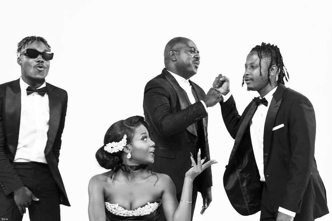 MyxQuest's tweet image. How to act when your new track drops in 2 DAYS‼️😬🤩

#CatchyCatchy with @kelvynboymusic_ @EFYA_Nokturnal @Camidoh 
PRE-SAVE LINK IN BIO ✅
DROPS ON FRIDAY‼️

Stylist - @Viennty 
📸 - @dir.bava 
🎥 - @Dir_Kofi_Awuah 

#NewMusic #MyxQuest #KelvynBoy #Efya #Camidoh #Producer