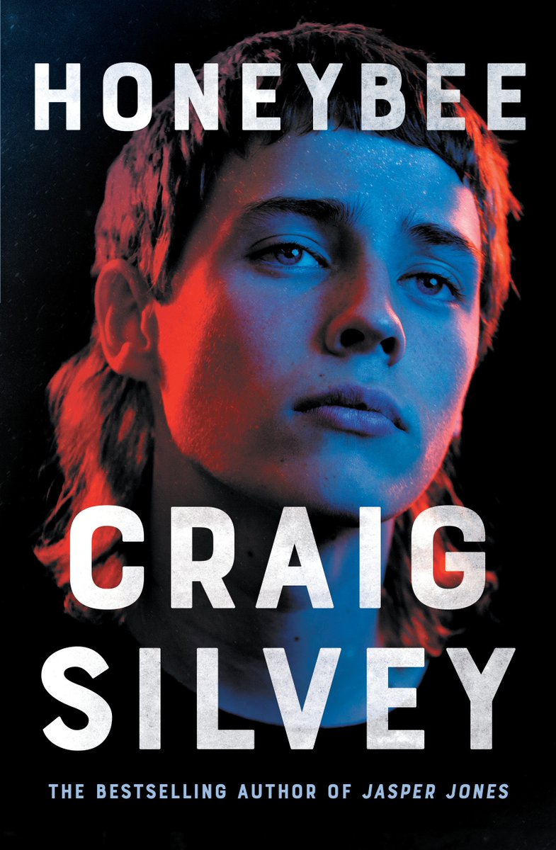 MsCox_Librarian's tweet photo. Excited to have met @craig_silvey today at @paperchainbooks to sign our school library copy of #honeybee @AllenAndUnwin and chat about the joys of connection and a well-narrated audiobook! I can't wait to put this beauty into the hands of our young adult readers.  #OzYA #LGBTQIA https://t.co/e5XAVlQqV6