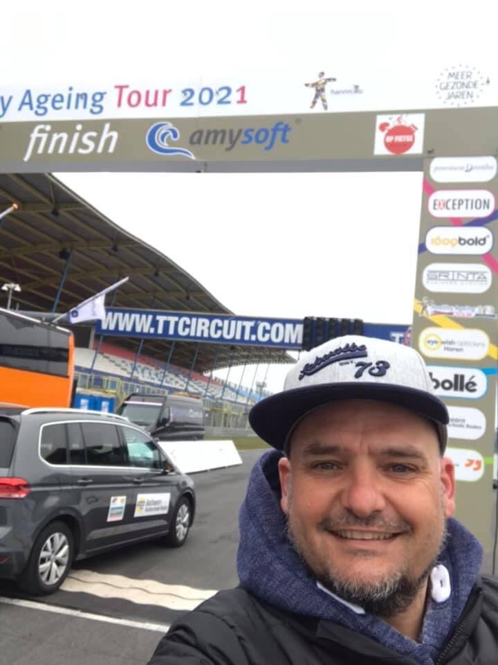 The 😀 says it all. Feeling honoured @CAMSTifosi can be on the start line of @Healthyageingtr 🇳🇱 

Also smiling as I get to drive down pit lane of such an iconic circuit