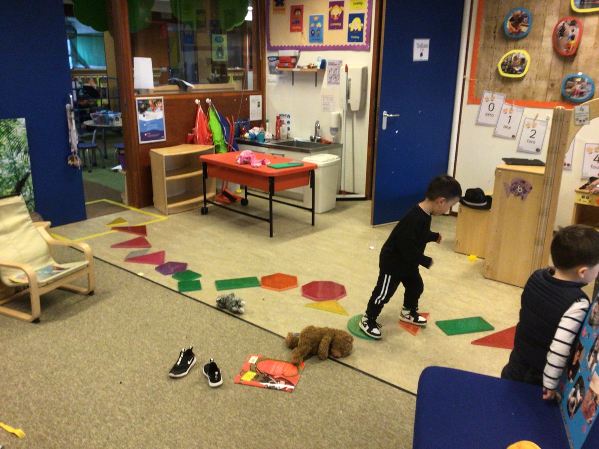 BSNJSL's tweet photo. Making paths in #jslf1 this morning. Where does your path go? Is there a pattern to your path? Can you make your path go round the slide? https://t.co/ijHg8phtzq