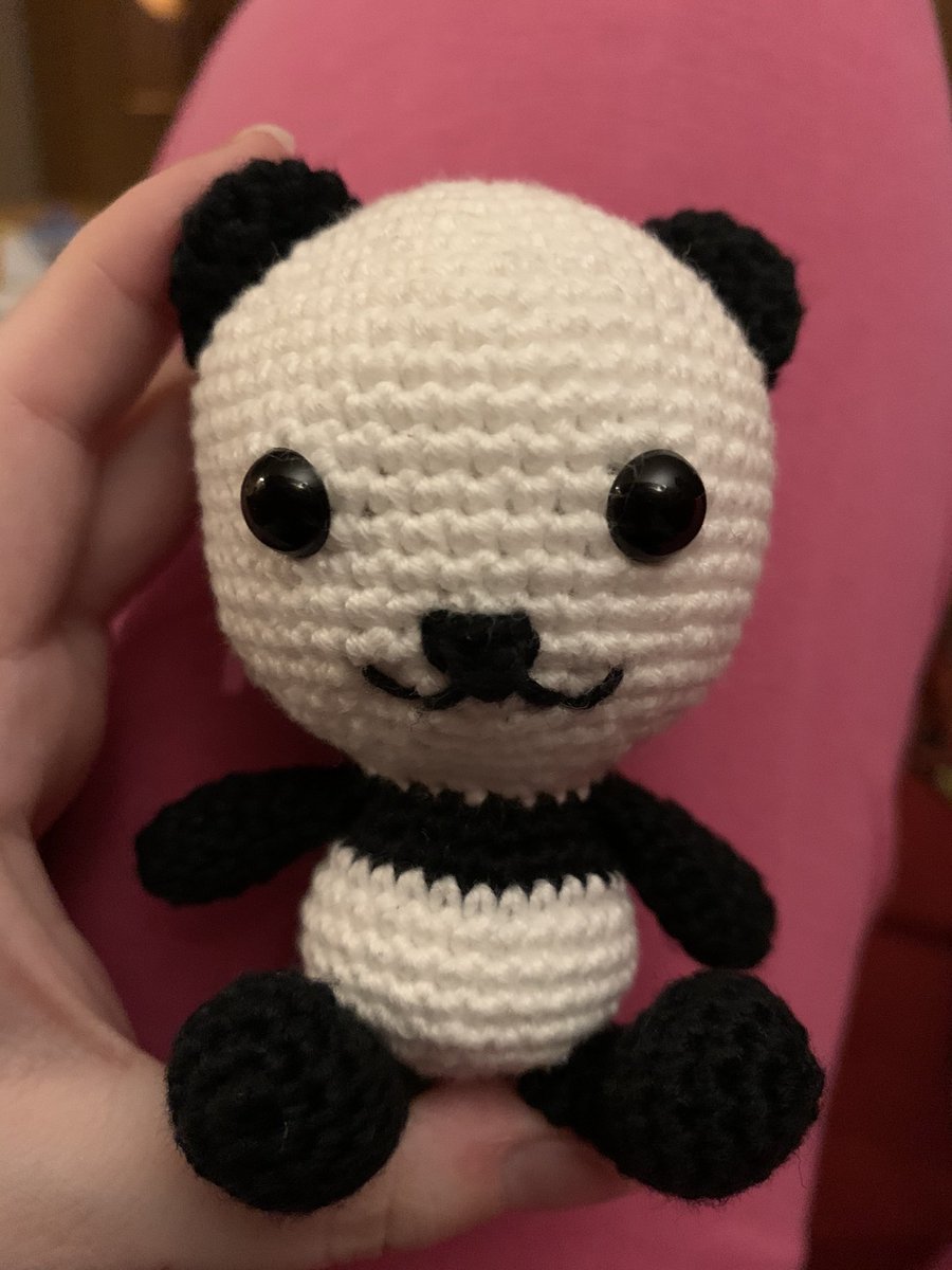 nikacrafts's tweet photo. Here is the finished Panda! It will get a little photoshooting today 🥰
#pandacrochet #pandaamigurumi #amigurumi #amigurumidoll #nikamigurumi #häkeln #編みぐるみ #編む #crochet #crochetlove #pandadoll https://t.co/7pK5oy4pn5
