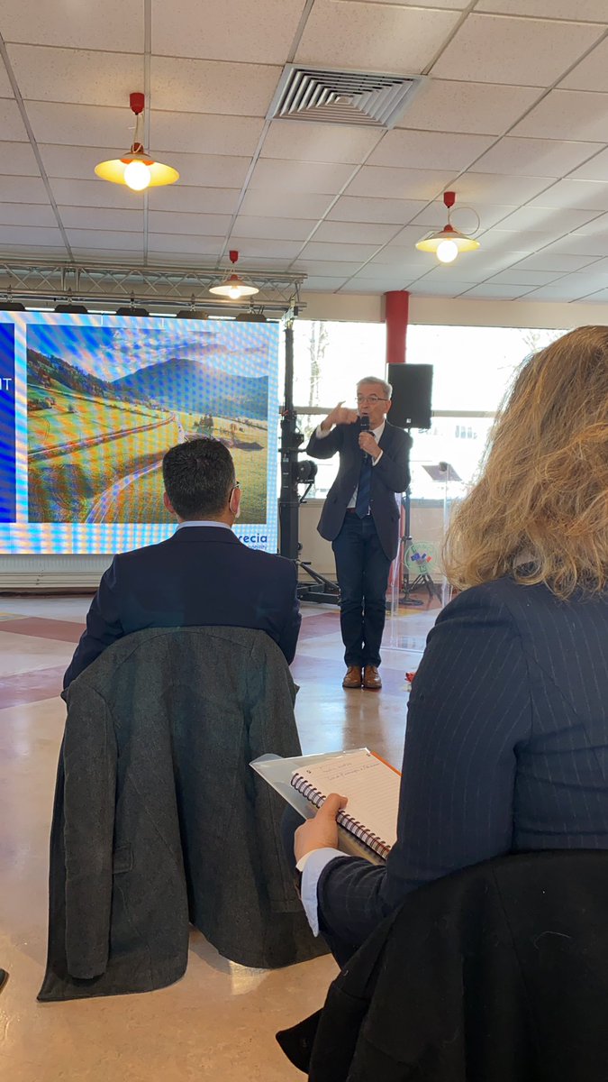 Projet de centre de formation en #Industrie à #nogentsurvernisson en présence de <a href="/fbonneau/">François Bonneau</a> .
Travailler ensemble pour préparer la formation des demandeurs d’emploi du territoire.
#TousMobilisés #1jeune1solution       
@poleemploi_RCVL <a href="/patrick_boissy/">Patrick BOISSY</a> <a href="/FOSSOYEUXSANNI1/">SANNIER Catherine</a>